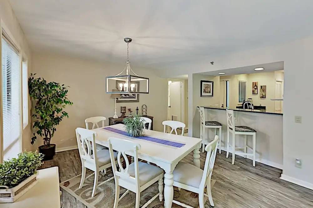 7811cent 2 Bedroom Condo