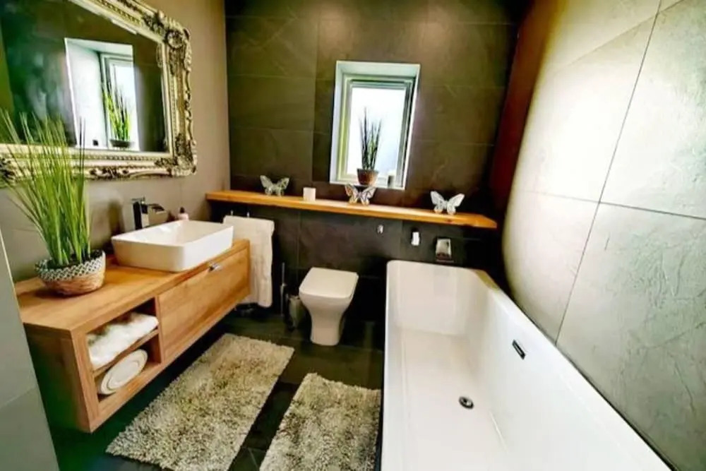 4 Bed Villa Sleeps 8 -Private Terrace-Free parking
