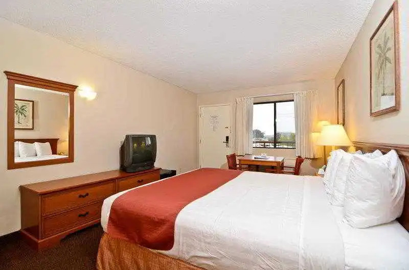 Best Western Golden Triangle Inn
