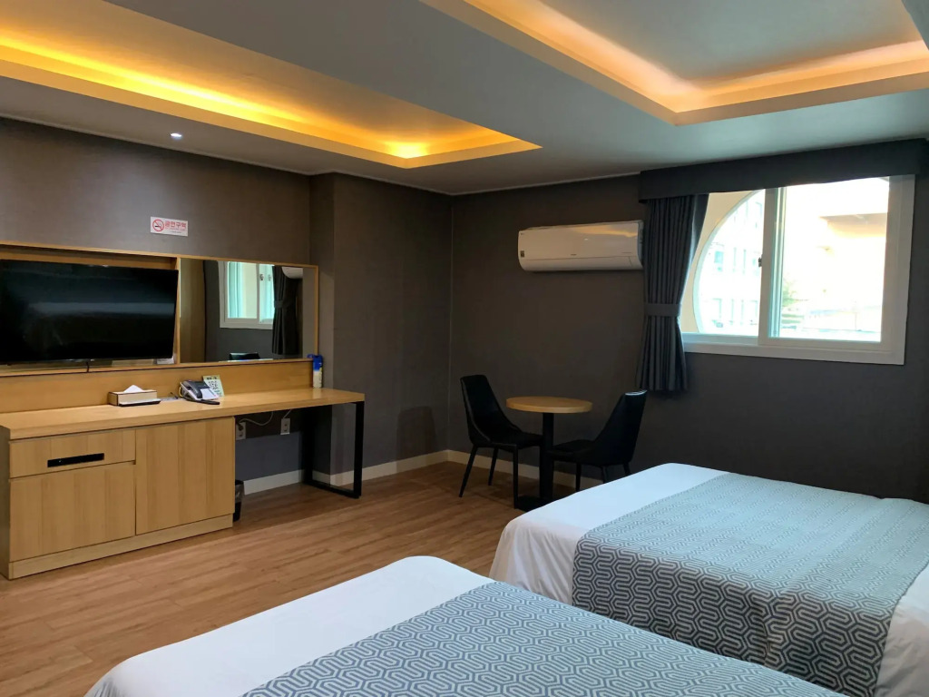 I-check Hyunjin Hotel