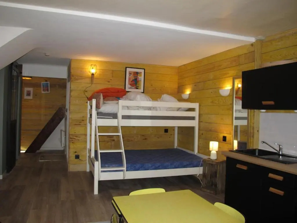 Ambiance chalet T1 bis cosy pour 5 personnes avec patio à 25 mn des plages