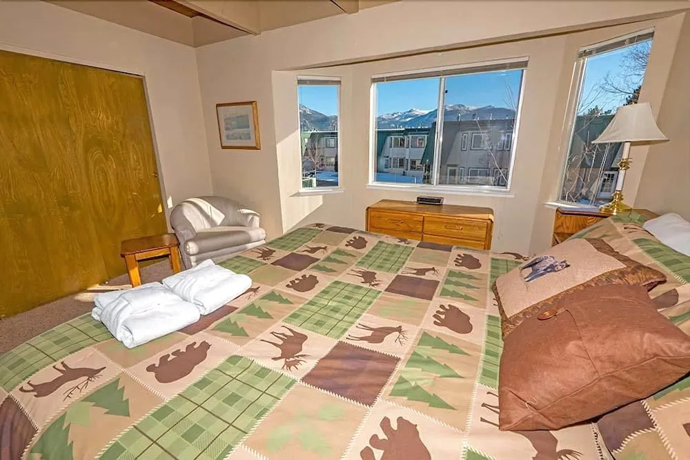 439 Ala Wai Blvd., 140 - 3 Br condo by RedAwning