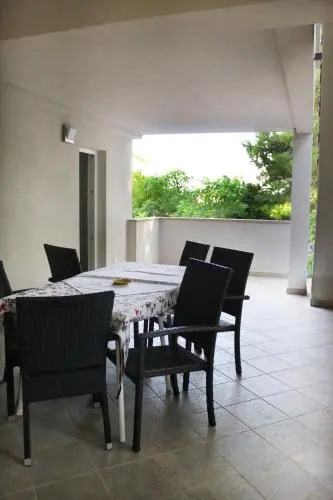 Apartment Pahljina