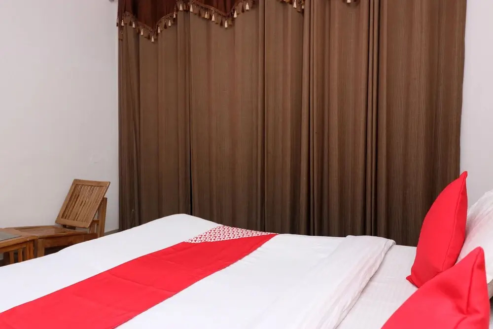 OYO 28044 Devki Palace Jain Hotel