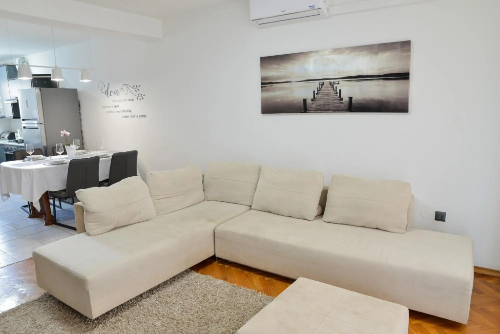 Apartment Summer Breeze