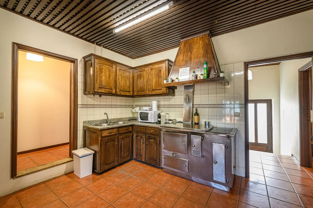 T4 House With Outdoor Pool and Wonderful Views