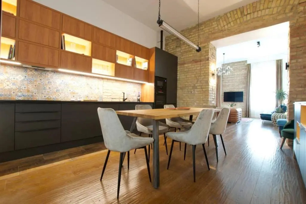Premium Apartment by Hi5 - Central 3 bedroom (221)