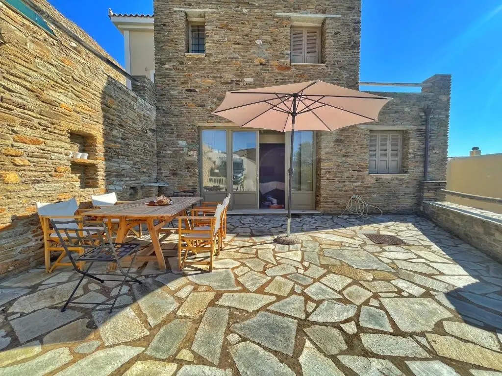 Spacious & Cozy Flat 5 mins to Batsi Bay