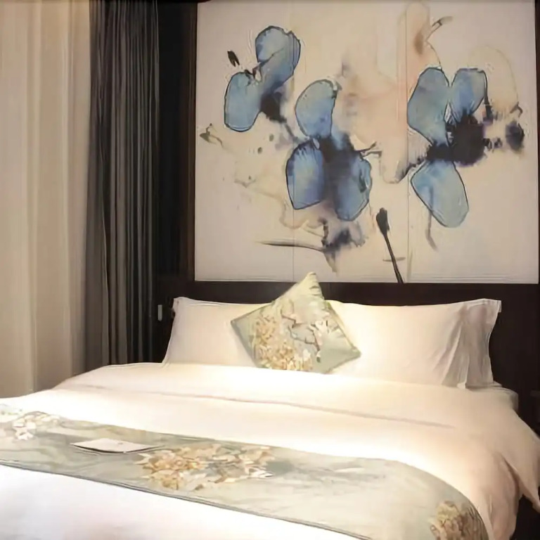 Ease Hotel