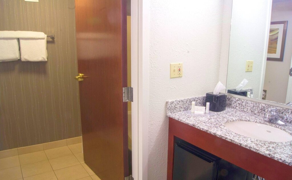 Courtyard by Marriott Cincinnati Airport