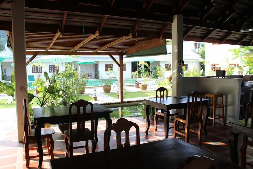 Villa Colina Khao Lak Rooms and Bungalows