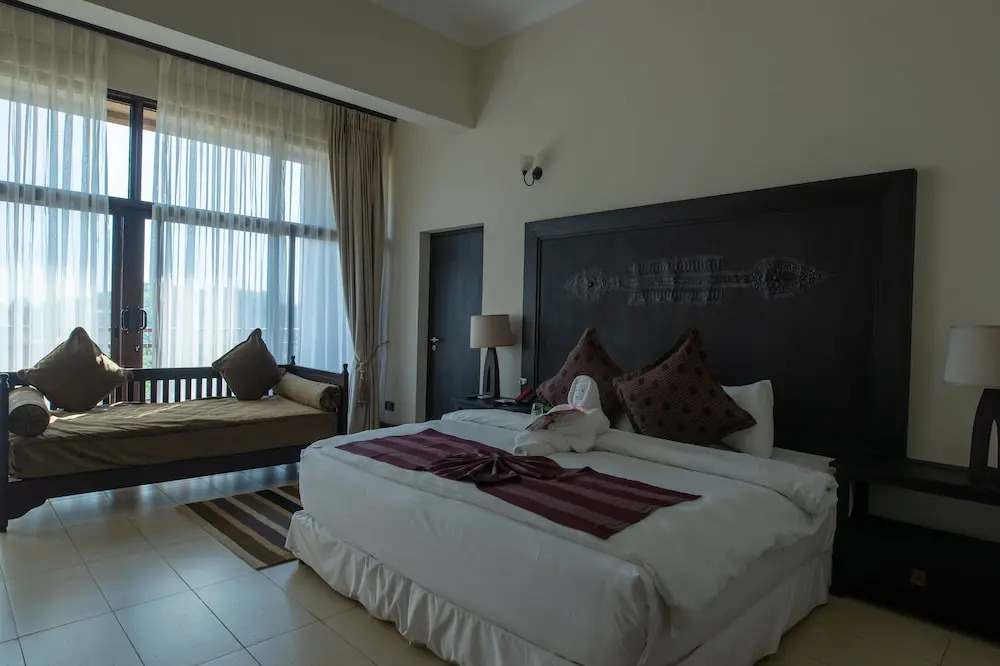 Ridge Royal Hotel