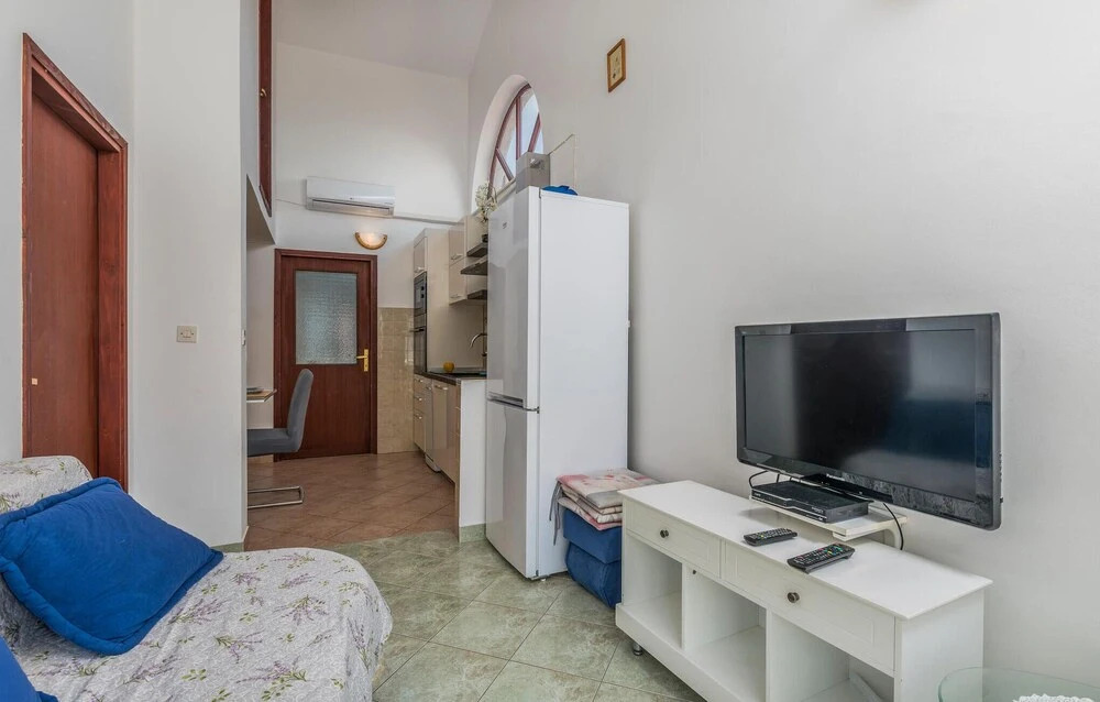 Nice Apartment in Mali Losinj With Wifi and 2 Bedrooms