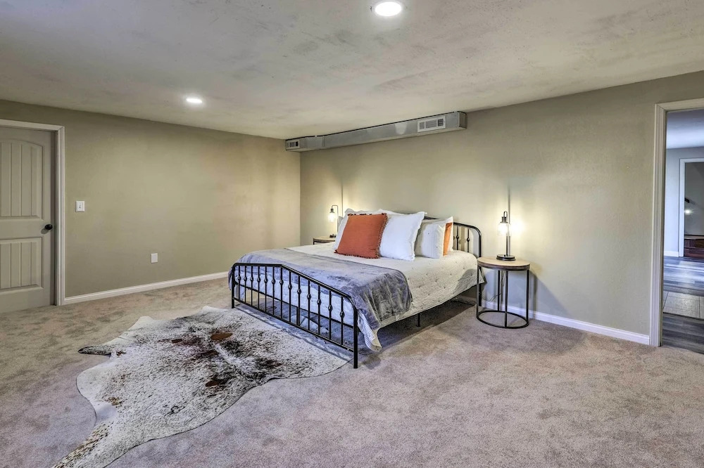 Spacious Bella Vista Home ~ 5 Mi to Lake!