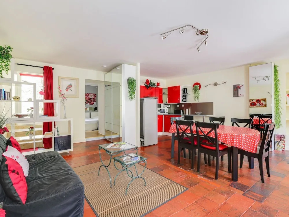 Lovely Apartment in Bayeux With Courtyard & Heating