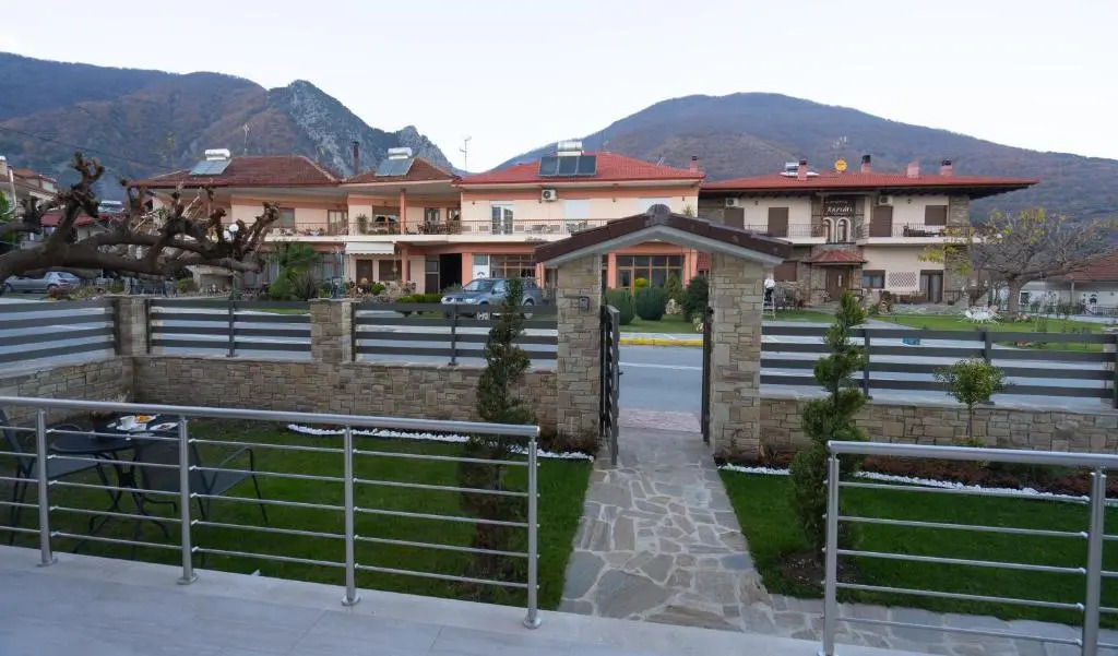 Zillis Apartments