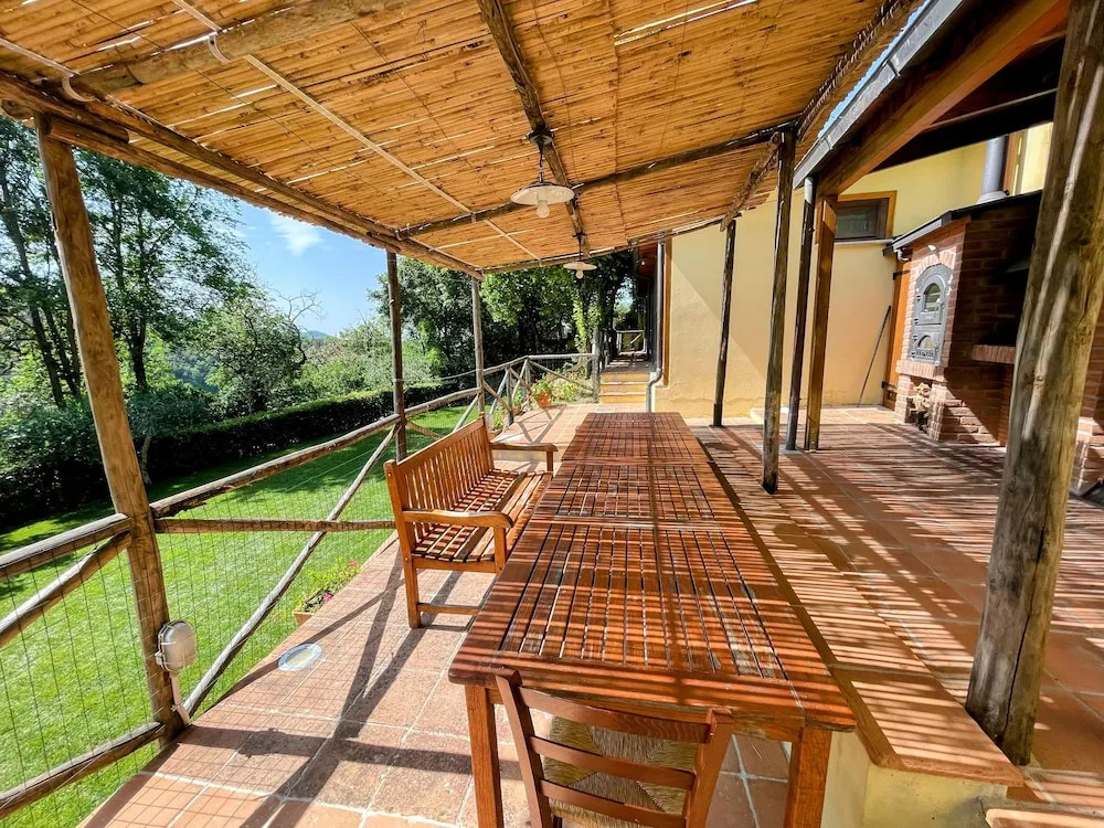 Vicolo - sleeps 5 with air con, wifi, balcony for dining and pool