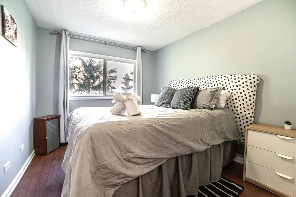 Beautiful 2bdr Suite w Parking Patio Coffee Wifi