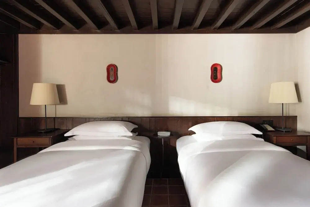 Lijiang Old Town Lanshe Hotel
