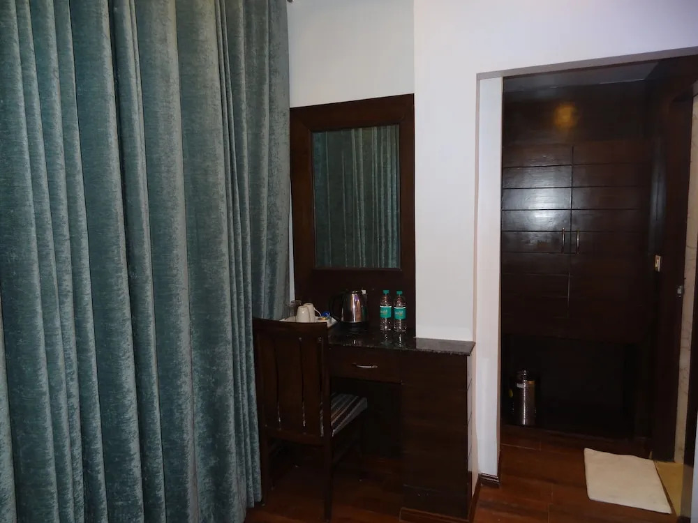 Kamakshi Residency by Royal Collection