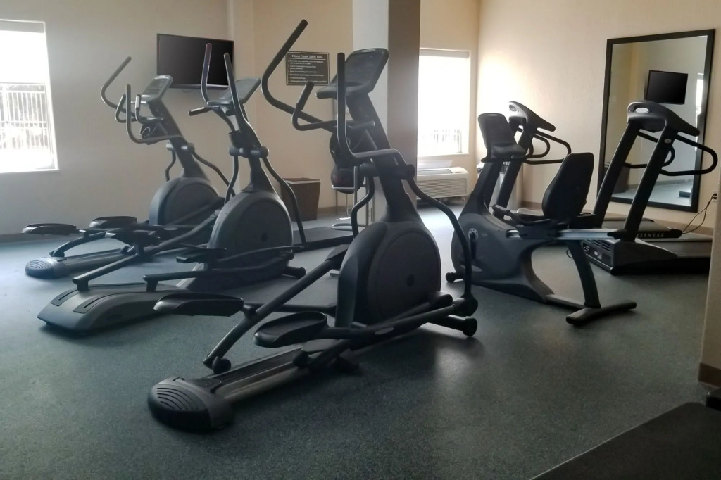 Comfort Inn & Suites Near Six Flags & Medical Center