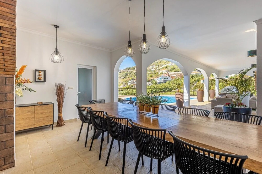 Luxury villa with private heated pool, garden and views of the sea and mountains