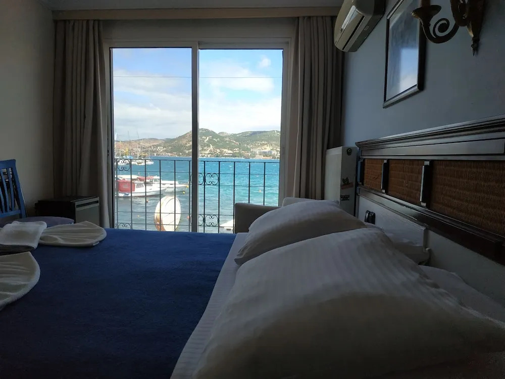 Foca Yali Hotel