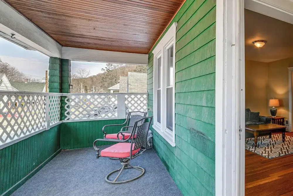 1 Mi to Dtwn Binghamton: Apt w/ Covered Balcony!