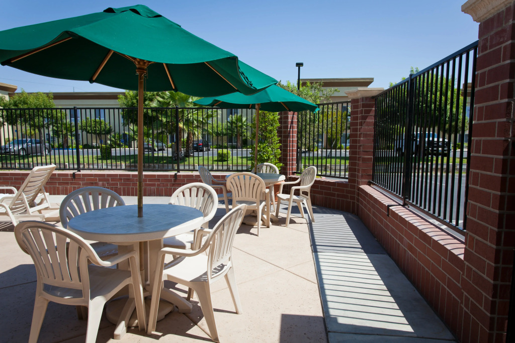 Holiday Inn Express & Suites Sacramento NE Cal Expo by IHG