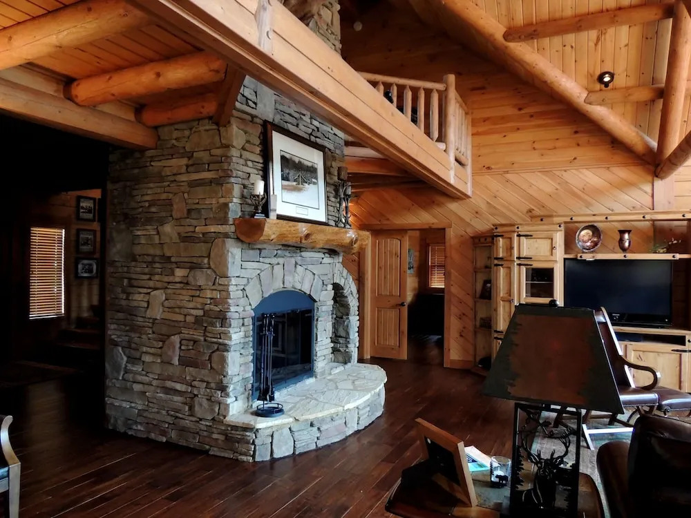 Bear Foot Lodge 4 Bedrooms 4.5 Bathrooms Cabin