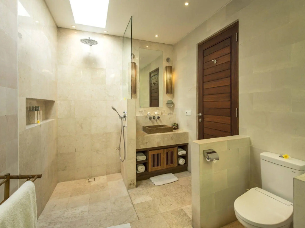 Villa Tiga Puluh, 7 Bedrooms Private Villa in Seminyak