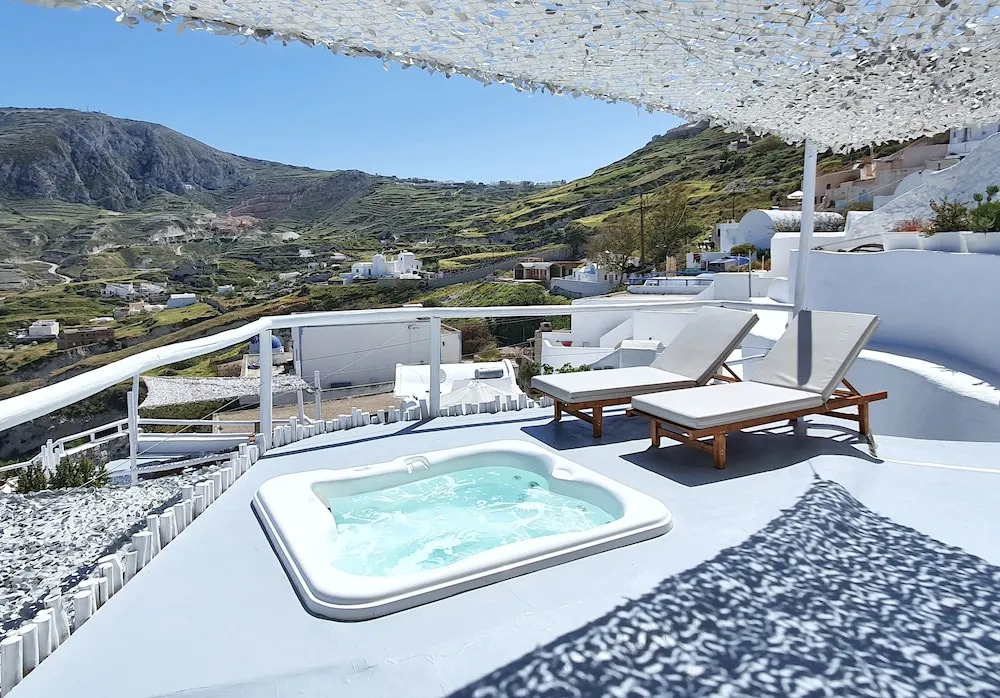 Fertimo Suites - Authentic Cave Homes with Private Hot Tub
