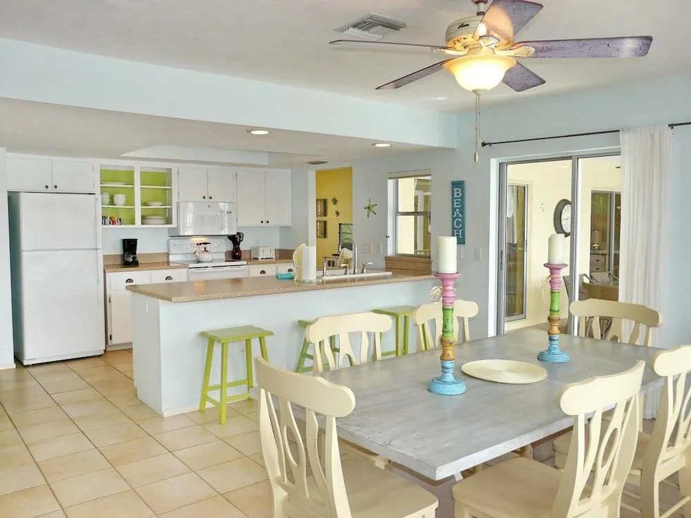 1211 Spanish Court