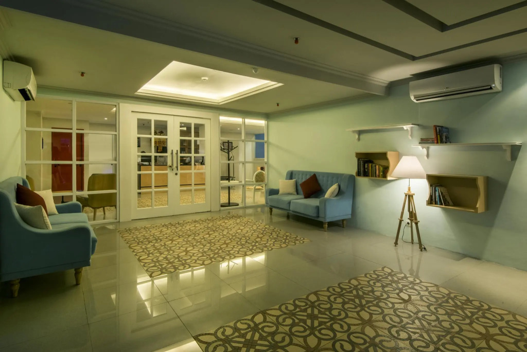 Yans House Hotel