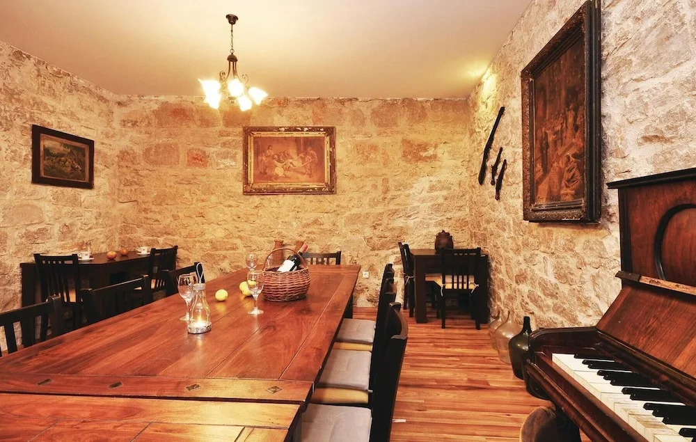 Amazing Home in Pakostane With Wifi and 5 Bedrooms