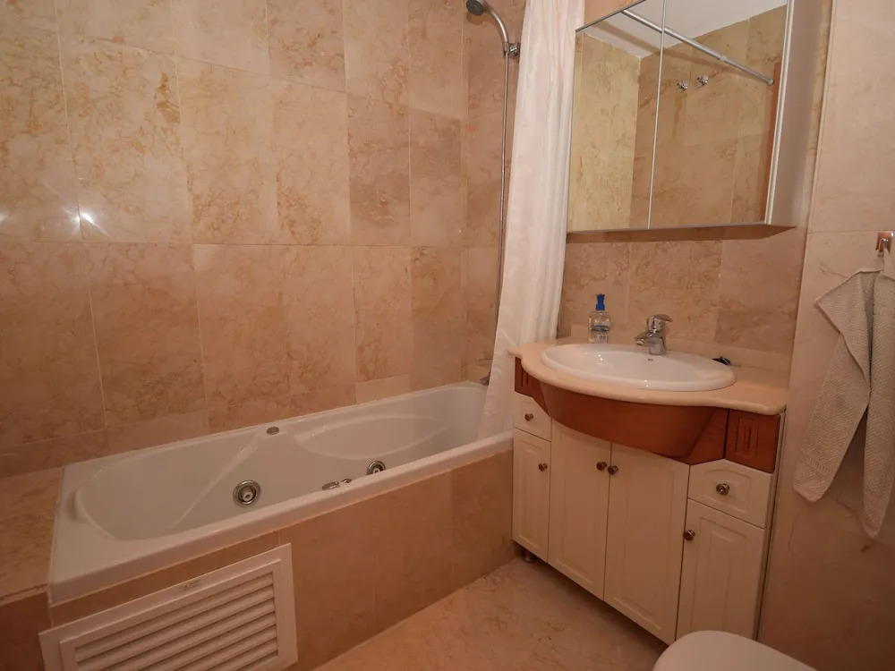 Comfortable Apartment on the Golf Course, Near the Beach and Activities