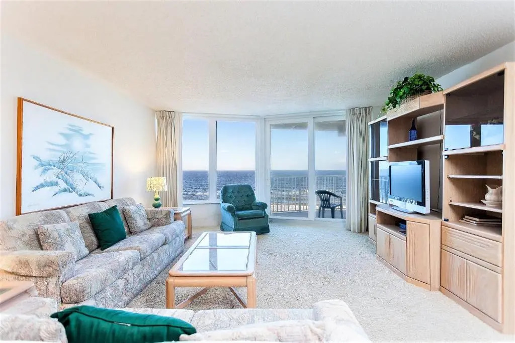 Shores Club 806