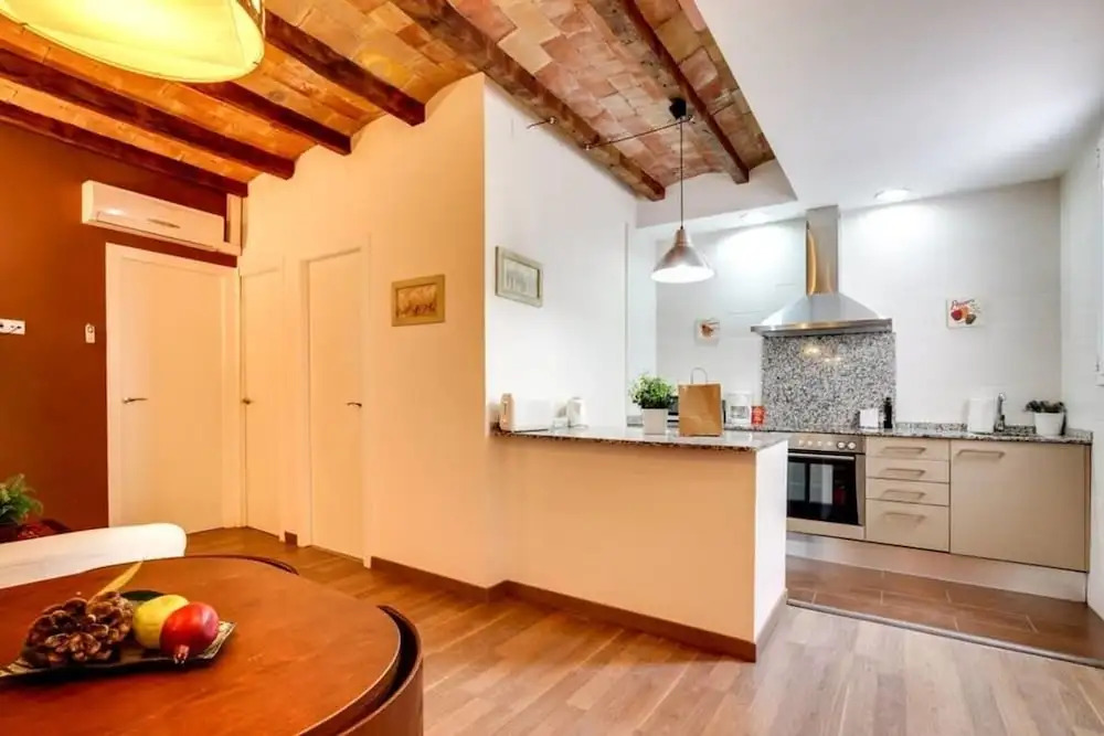 Modern 2 Bed Flat in Trendy Poble Sec