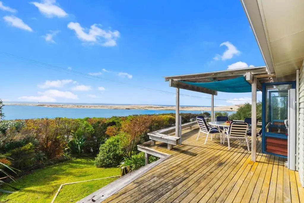 Taste Of Paradise with WiFi!- Mangawhai Heads Home