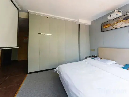 Qixi Qingju Hotel (Provincial Sports Center)