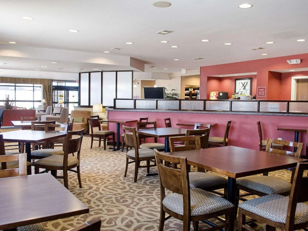 Comfort Suites