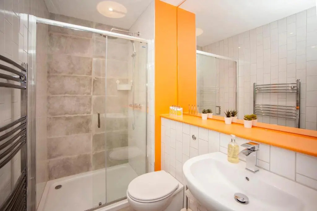 higgihaus #3a 4 Bed Big Groups Hip Location Sleeps 12