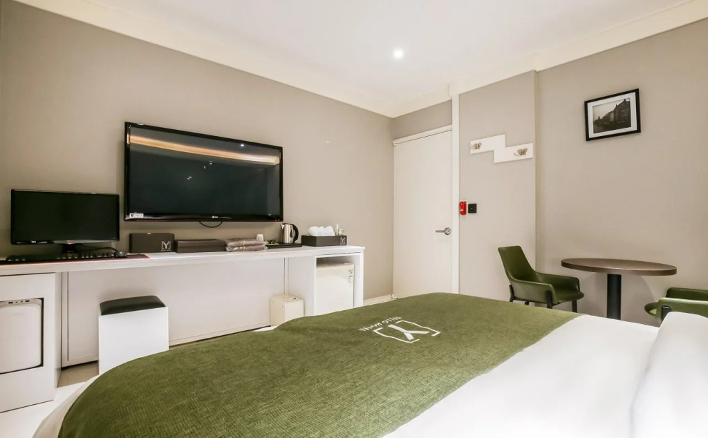 Yellow Hotel