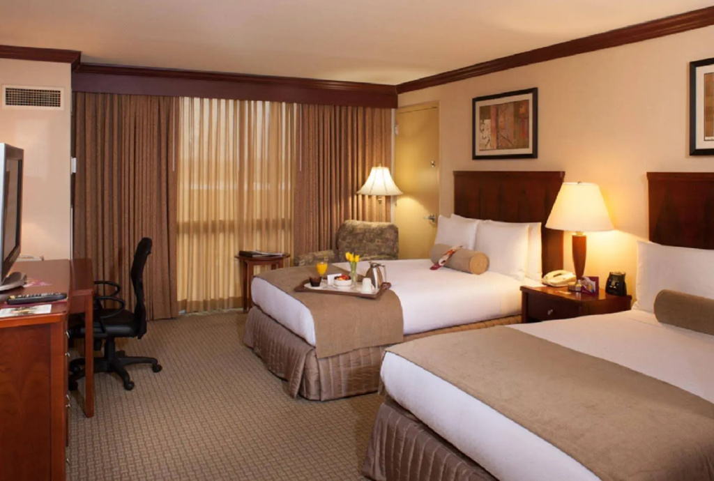 Crowne Plaza Tulsa Hotel Southern Hills