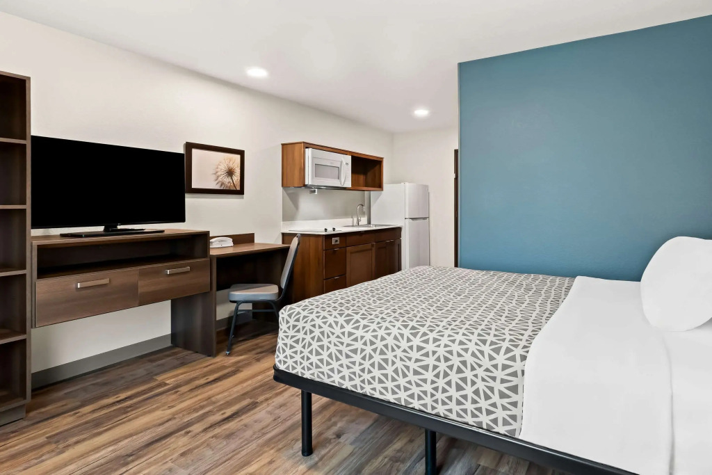 WoodSpring Suites Denver Commerce City