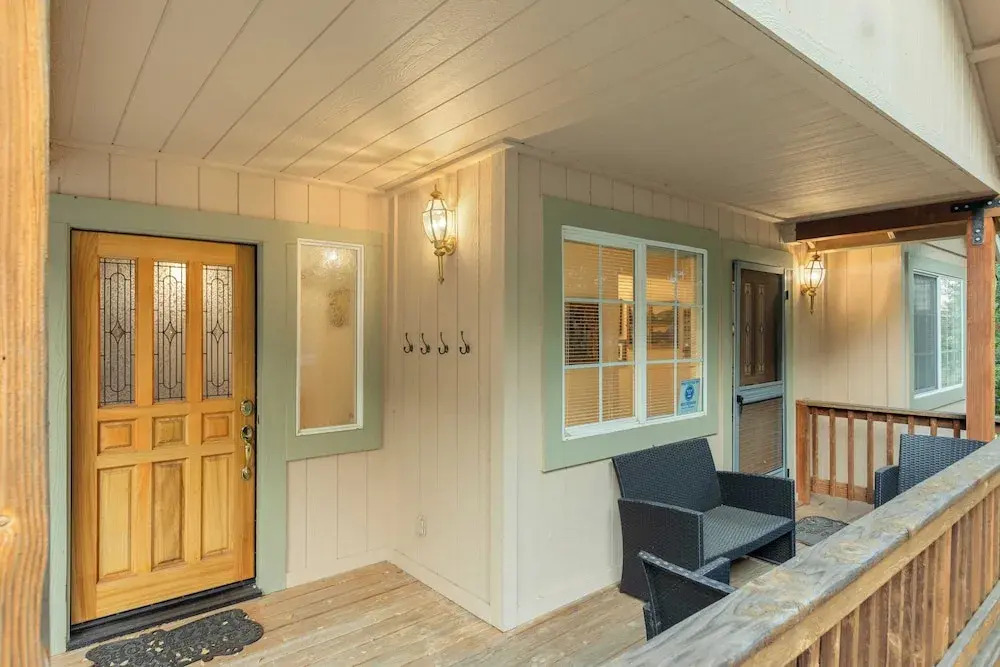 Alpine Retreat w/ Private Deck, Views, Outdoor Dining Alpen Drive by Avantstay