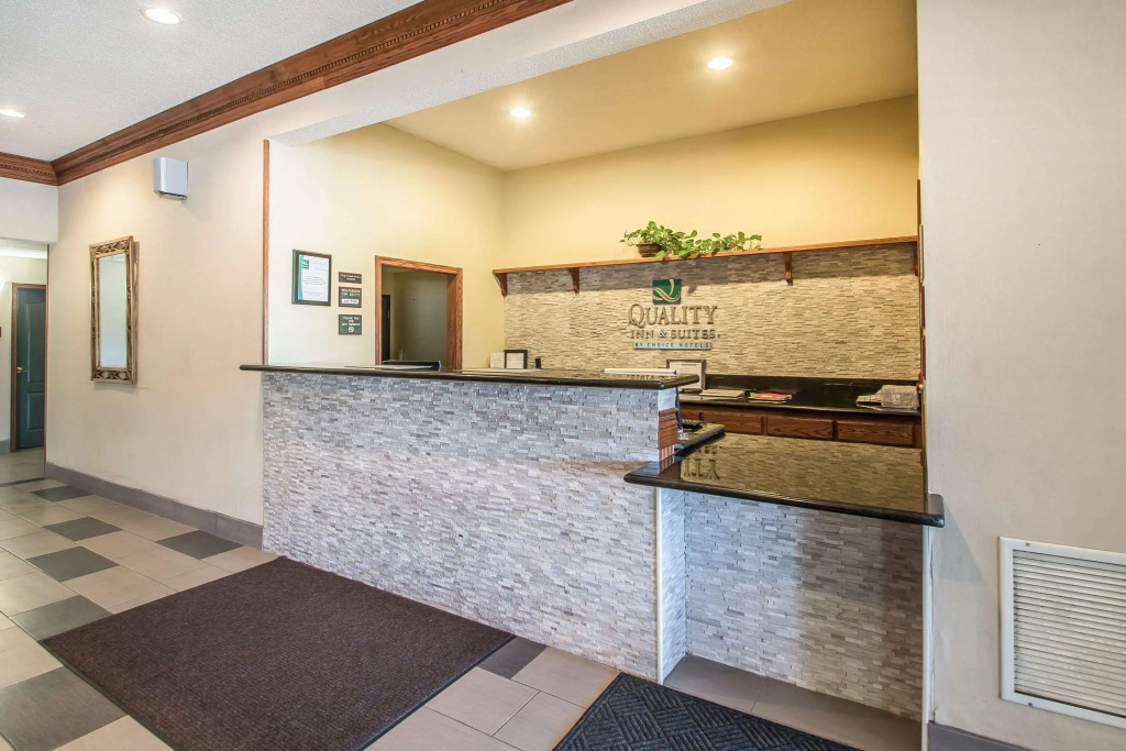 Quality Inn & Suites East Troy I-43