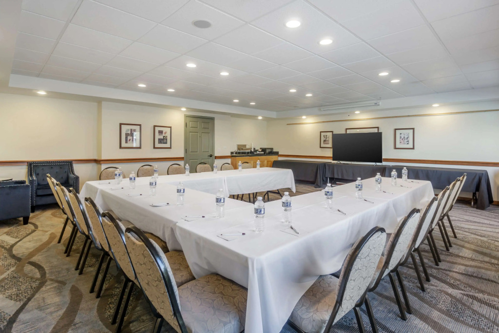 Best Western Plus Edmonds Harbor Inn