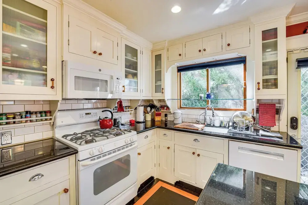 6 Blocks to Sjsu: Cozy Bungalow w/ Deck & Koi Pond