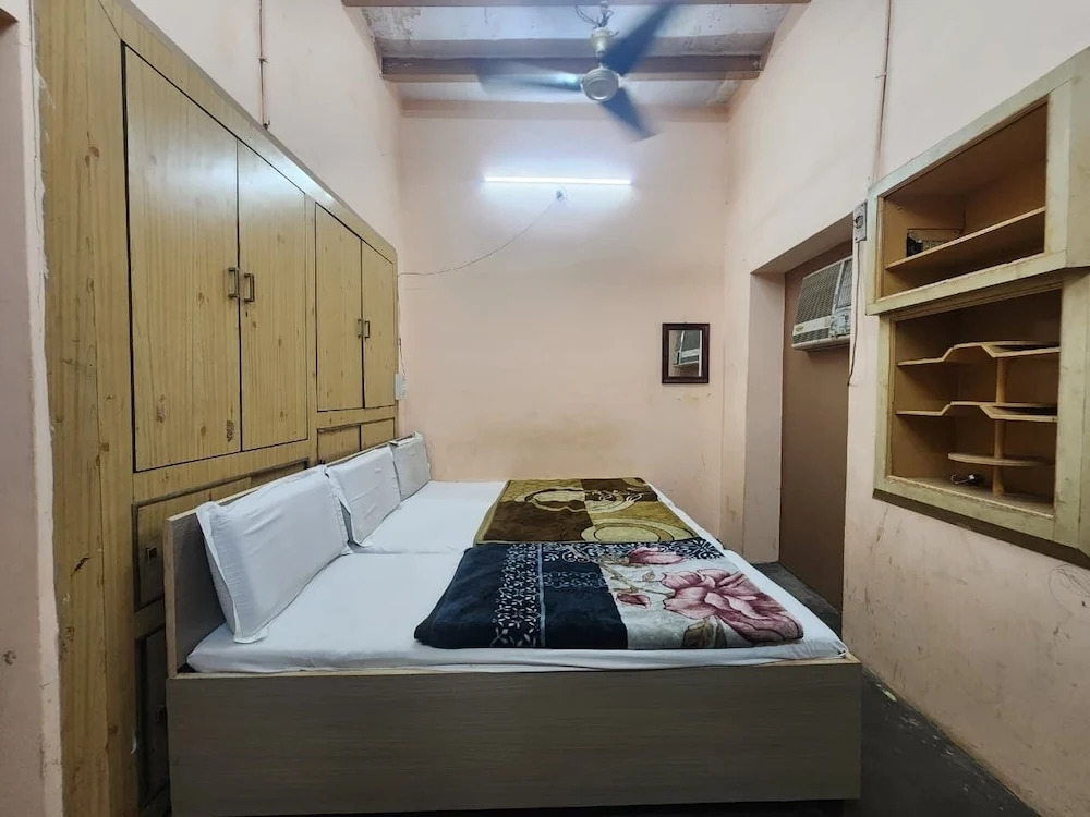 Hotel Jannat Palace Near Jama Masjid
